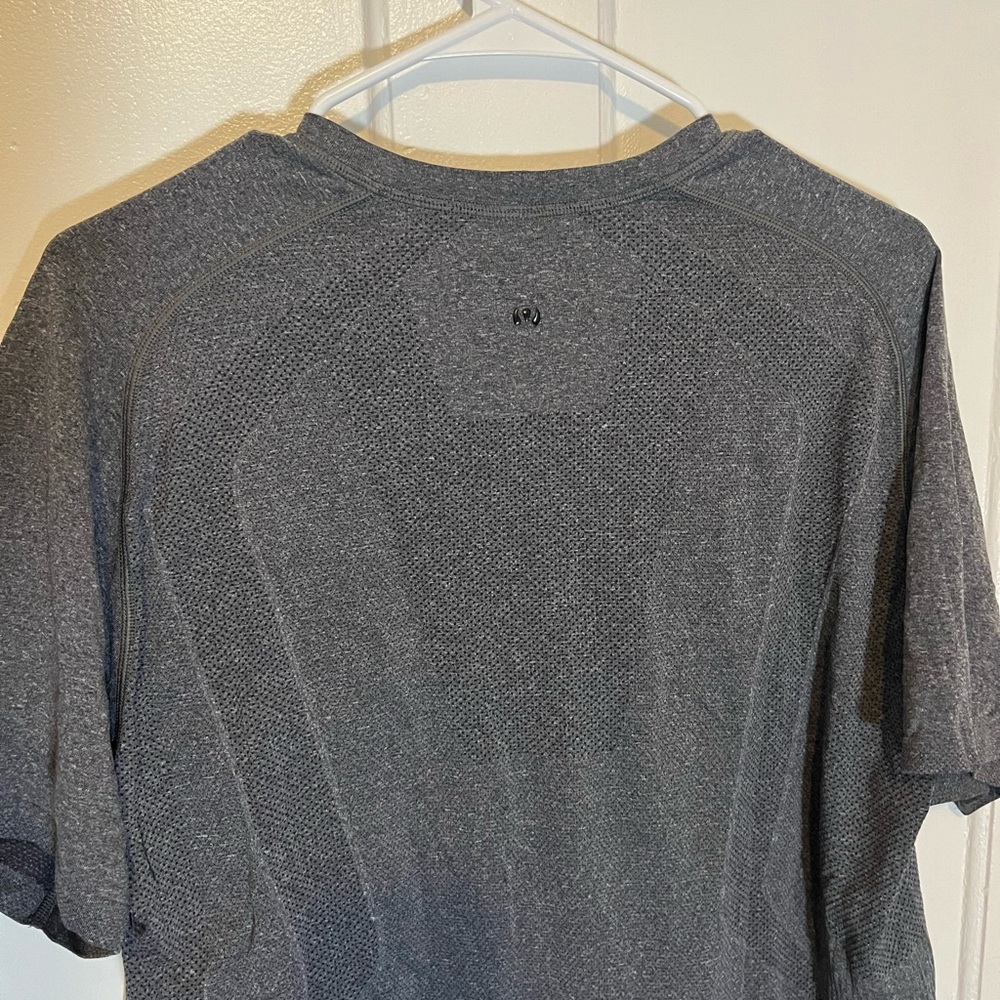 Men's Gray Lululemon Athletic Shirt